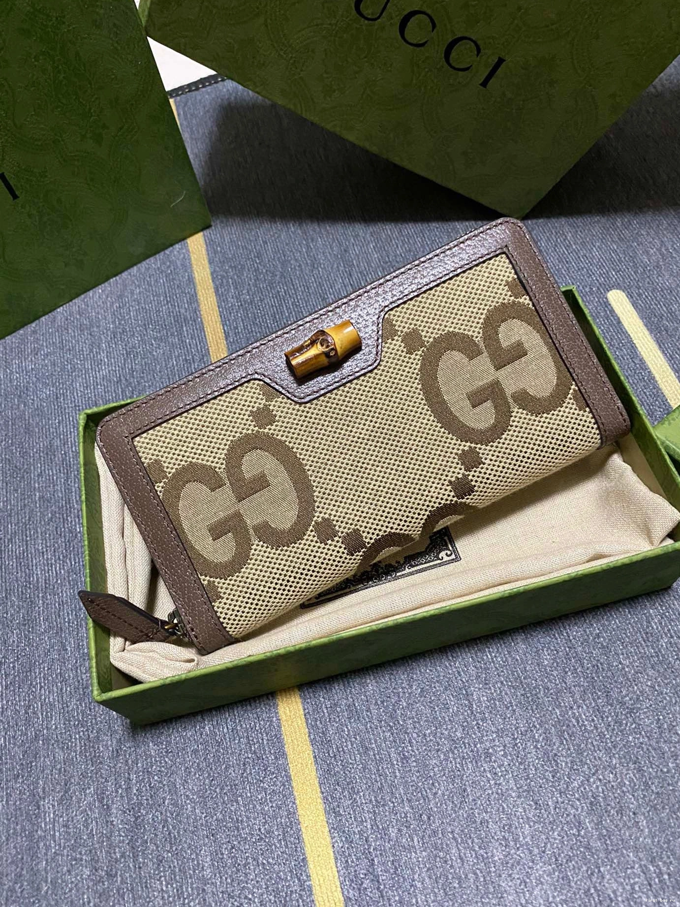 First bag ru GG jumbo Gucci Diana wallet 0813